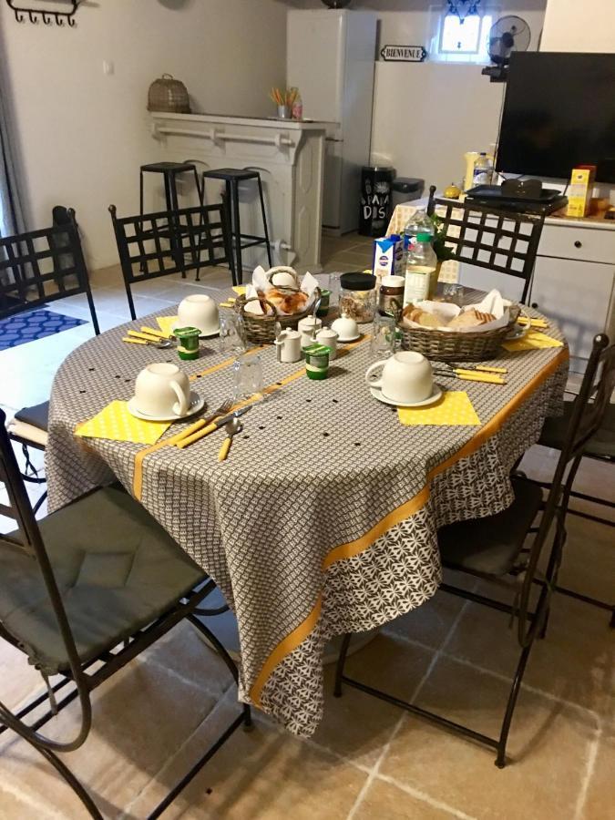 Le Grand Coudreau Bed & Breakfast Nazelles-Negron Exterior foto