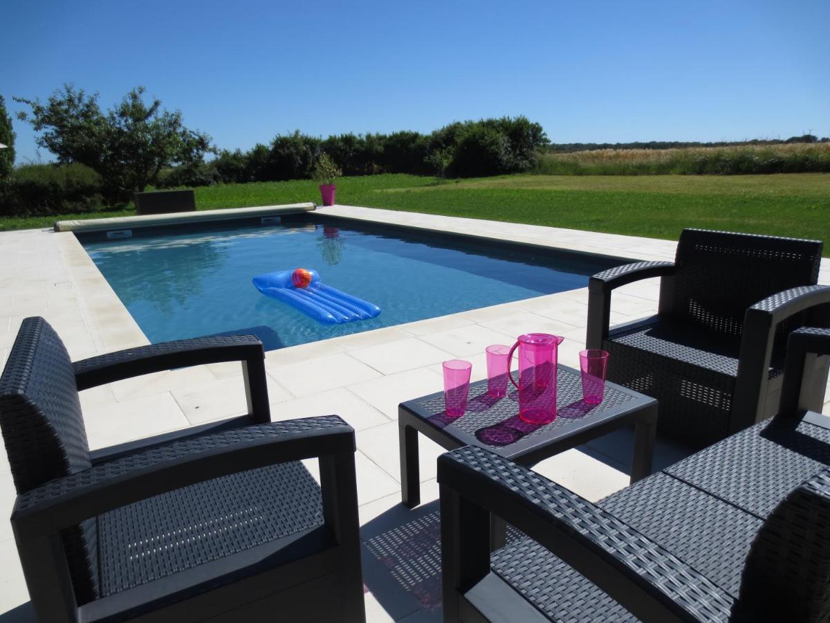 Le Grand Coudreau Bed & Breakfast Nazelles-Negron Exterior foto