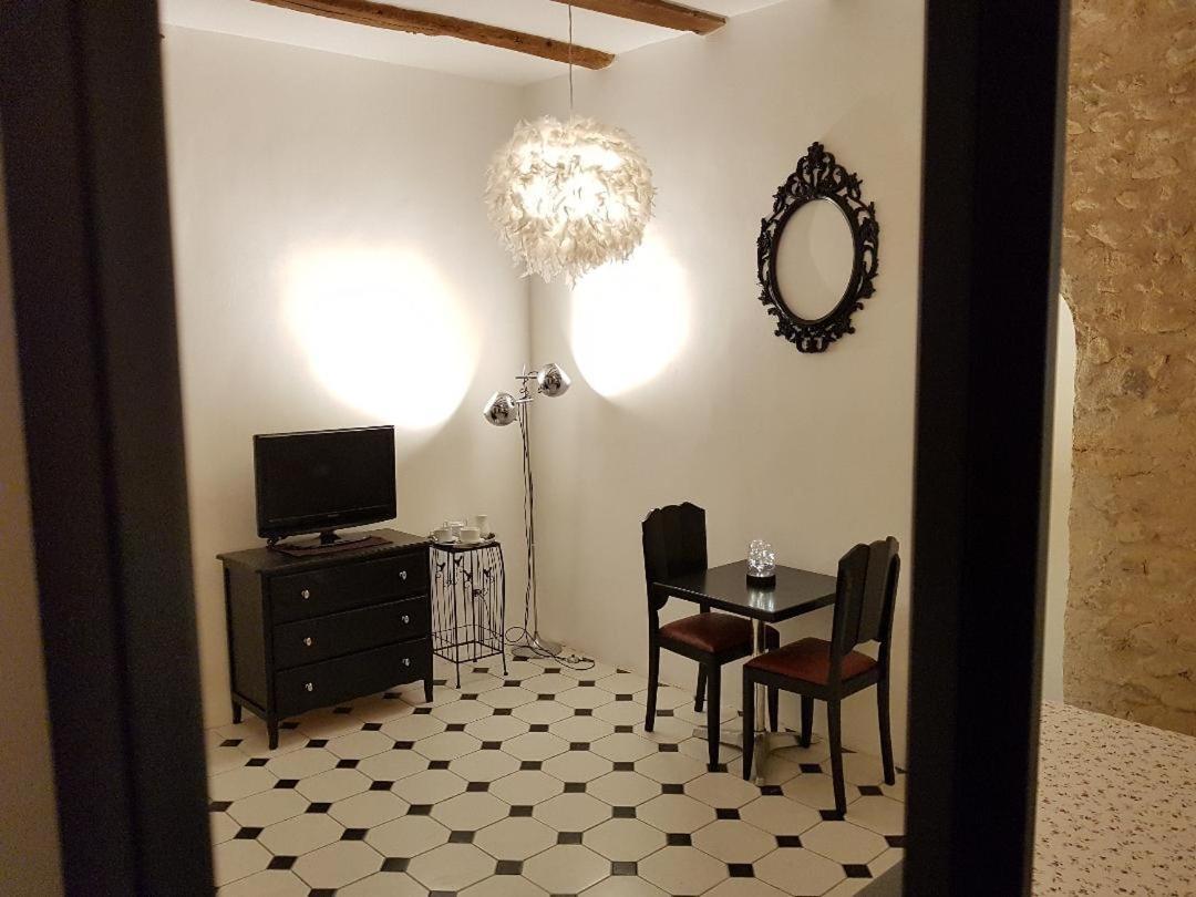 Le Grand Coudreau Bed & Breakfast Nazelles-Negron Exterior foto