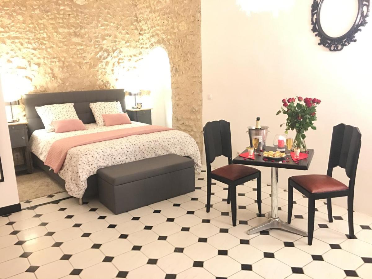 Le Grand Coudreau Bed & Breakfast Nazelles-Negron Exterior foto